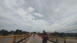 Kondisi-Jembatan-Sungai-Rokan-Rohul-yang-miring.jpg