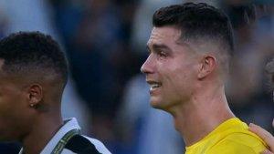 MOmen-Cristiano-Ronaldo-menangis.jpg