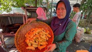 Mak-Inel-pemilik-Pisang-Kepok-Mak-Ineldi-Jalan-Datuk-Setia-Maharaja-Kota-Pekanbaru.jpg