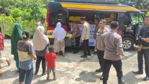 Masyarakat-Desa-Pulau-Bayur-Kecamatan-Cerenti-pasar-murah-Polres-Kuansing.jpg