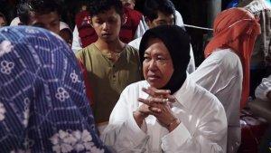 Mensos-Tri-Rismaharini-dengarkan-keluhan-warga.jpg