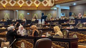 Nalladia-Ayu-Rokan-tampak-hadir-di-kegiatan-di-DPRD-Riau.jpg