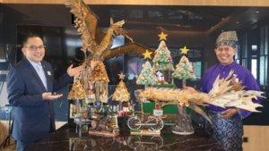 Novotel-Pekanbaru-mempersembahkan-sebuah-karya-seni-unik-di-natal-2024.jpg