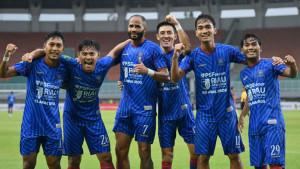 PSPS-Pekanbaru-usai-cetak-gol-ke-gawang-Garudayaksa-FC.jpg