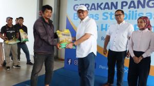 PTPN-IV-Regional-III-salurkan-315-ton-beras-kepada-masyarakat-di-Riau.jpg