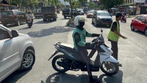 Pak-Ogah-mengatur-lalu-lintas.jpg