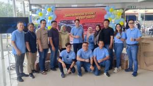 Para-pemenang-undian-showroom-event-berfoto-bersama-di-Suzuki.jpg