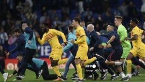 Pemain-Barcelona-lari-tunggang-langgang-dikejar-fans-Espanyol-yang-marah.jpg