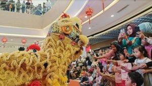 Pemain_Barongsai_Rayakan_Sukacita_Imlek_Walau_Tanpa_Berkumpul_dengan_Keluarga.jpg