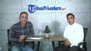 Pemimpin-Redaksi-Tribun-Pekanbaru-Syarief-Dayan-saat-mewawancarai.jpg