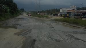 Penampakan_jalan_rusak_di_Tapung_Hilir_Kampar_29092025.jpg
