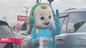 Pengemis-Badut-di-Lampu-Merah-di-Pekanbaru-11102025.jpg
