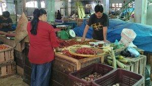 Penjual_Cabai_Merah_di_Pasar_Terubuk_Bengkalis-Rabu-13-Maret-2024.jpg