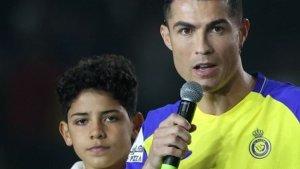 Penyerang-Portugal-Cristiano-Ronaldo-dan-putranya-Cristiano-Ronaldo-Jr.jpg