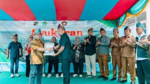 Petani-yang-tergabung-ke-dalam-koperasi-unit-desa-KUD-Makarti-Jaya-mitra-binaan-PTPN-IV-PalmCo.jpg