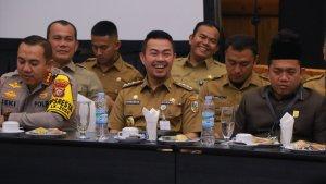 Pj-Wako-Pekanbaru-Risnandar-Mahiwa-hadir-dalam-rapat-pleno-pengundian.jpg