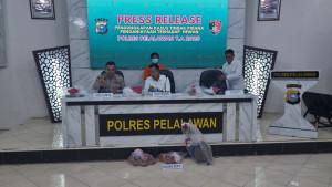 Polres-Pelalawan-mengamankan-seorang-pria-pemilik-rumah-makan-juang-daging-anjing.jpg