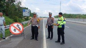 Polres-Siak-olah-TKP-di-Tol-Pekanbaru-Dumai.jpg