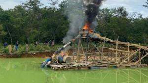 Polsek-Kuantan-Hilir-musnahkan-9-rakit-PETI-di-empat-desa-di-Kecamatan-Hilir.jpg