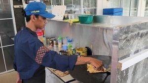 Proses-pembuatan-roti-canai-sarden-di-Habib-Canai-Kota-Dumai.jpg