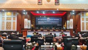 Rapat-Paripurna-Reses-di-DPRD-Pekanbaru-dihadiri-Wakil-Wali-Kota-Pekanbaru-Markarius-Anwar.jpg