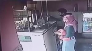 Rekaman-CCTV-wanita-hamil-Anti-Puspita-Sari.jpg