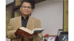 Rektor-Universitas-Lancang-Kuning-Unilak-yang-juga-budayawan-Riau-Prof-Dr-Junaidi.jpg