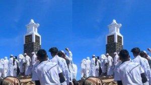 Rombongan-baju-putih-di-PUNCAK-GUNUNG-LAWU.jpg