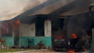 Rumah-karyawan-dan-mobil-PT-SSL-di-Siak-dibakar.jpg