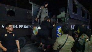 Satpol-PP-Kota-Pekanbaru-melakukan-razia-satu-tempat-hiburan.jpg