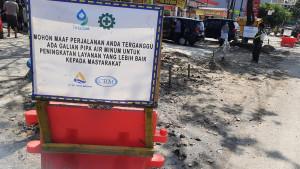 Satu-bahu-jalan-bekas-galian-pipa-air-minum-di-Jalan-Tuanku-Tambusai.jpg