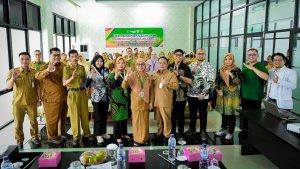 Staf-Ahli-Bupati-Bidang-Kemasyarakatan-dan-SDM-Pemkab-Bengkalis-Johansyah-Syafri-berfoto-bersama.jpg