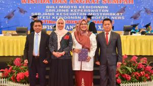 Stikes-Tengku-Maharatu-menggelar-wisuda-di-Hotel-Pangeran-Pekanbaru.jpg