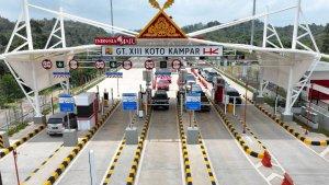 Suasana-pintu-gerbang-tol-Pekanbaru-XIII-Koto-KamparRabu.jpg