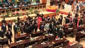 Suasana-usai-pelantikan-anggota-DPRD-Riau.jpg
