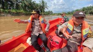 Tim-gabungan-melakukan-pencarian-terhadap-korban-tenggelam-di-Sungai-Cenaku.jpg