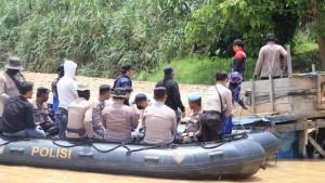 Tim-gabungan-memusnahkan-rakit-PETI-yang-terdeteksi-drone-di-perairan-Sungai-Kuantan.jpg