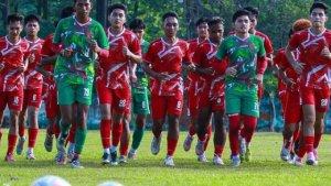 Tim-sepakbola-PON-Riau-menjalani-latihan.jpg