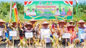 Wabup-Rohul-Syafaruddin-Poti-panen-raya-jagung.jpg