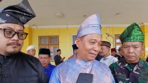 Wakil-Wali-Kota-Pekanbaru-Markarius-Anwar-baju-melayu.jpg
