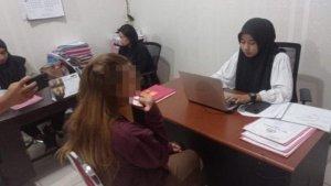 Wanita-di-Kendari-banting-bayi.jpg