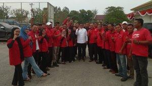 Zukri-temui-kader-PDIP-Kuansing-yang-demo.jpg
