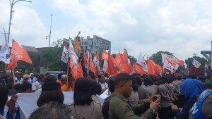 aksi-buruh-akntor-gubri.jpg