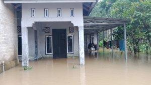 banjir-masuk-rumah-di-Inuman-Kuansing.jpg