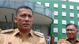 bupati-meranti-hm-adil-didampingi-kepala-pmd-irmansyah.jpg