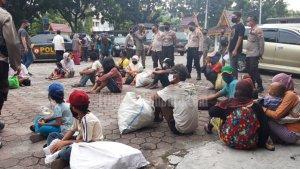 diduga-ada-eksploitasi-anak-puluhan-gepeng-terjaring-razia-aparat-gabungan-di-pekanbaru.jpg