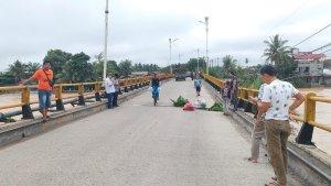elevasi-badan-jembatan-Sungai-Rokan-kian-miring-dan-rendah.jpg