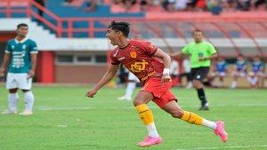 firman-septian-slebrasi-saat-melawan-nusantara-united.jpg