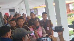 guru-J-diduga-pungli-penerimaan-honorer-pelalawan.jpg