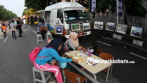 hari-buku-sedunia-perpustakaan-keliling-car-free-day_20180422_164807.jpg